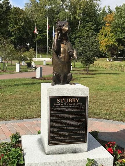 Stubby a sa statue de bronze dans un parc du souvenir américain.